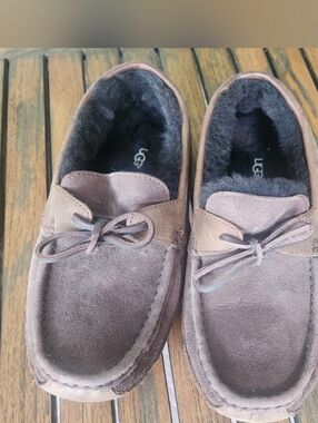 UGG Men’s Chestnut Brown Suede Moccasin Slippers Size 9 Plush Cozy Lining Byron